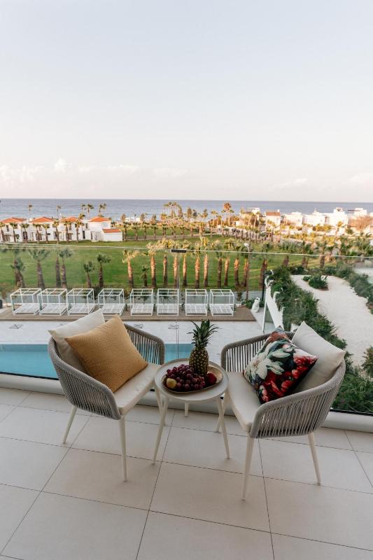 Suite with Sea View image 3