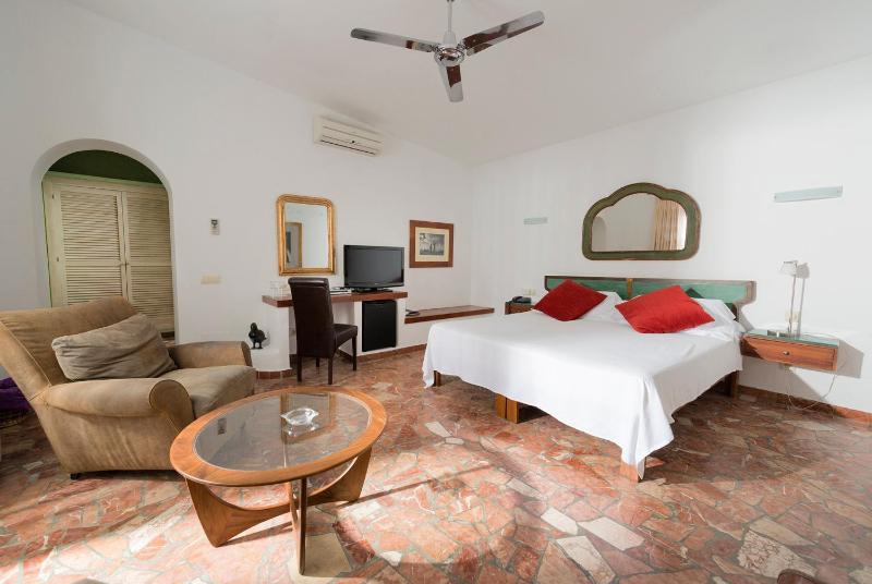 Double Room with Extra Bed image 3