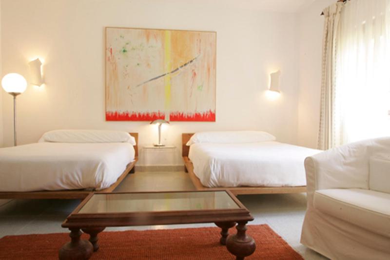 Double Room with Extra Bed image 4