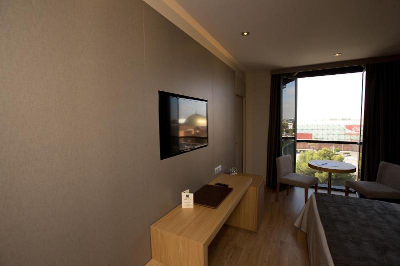 Double or Twin Room (1 Adult) image 3