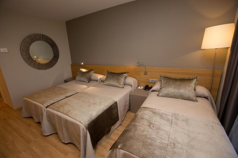 Family Room (2 Adults + 2 Children) image 4