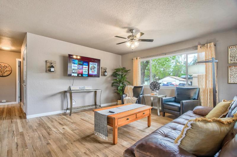 Central, Cozy 5BR House in Old Colorado City Images