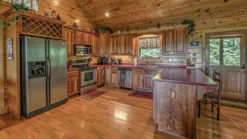 High Country Hideaway- Pet Friendly | Close to Town | Large Hot Tub | Outdoor Fireplace - image 29