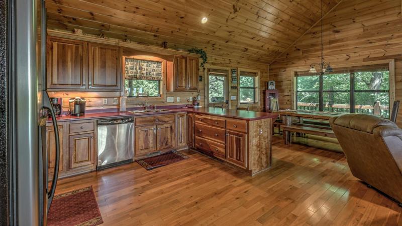 High Country Hideaway- Pet Friendly | Close to Town | Large Hot Tub | Outdoor Fireplace - image 13