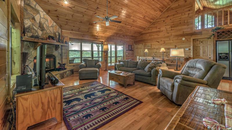High Country Hideaway- Pet Friendly | Close to Town | Large Hot Tub | Outdoor Fireplace - image 35