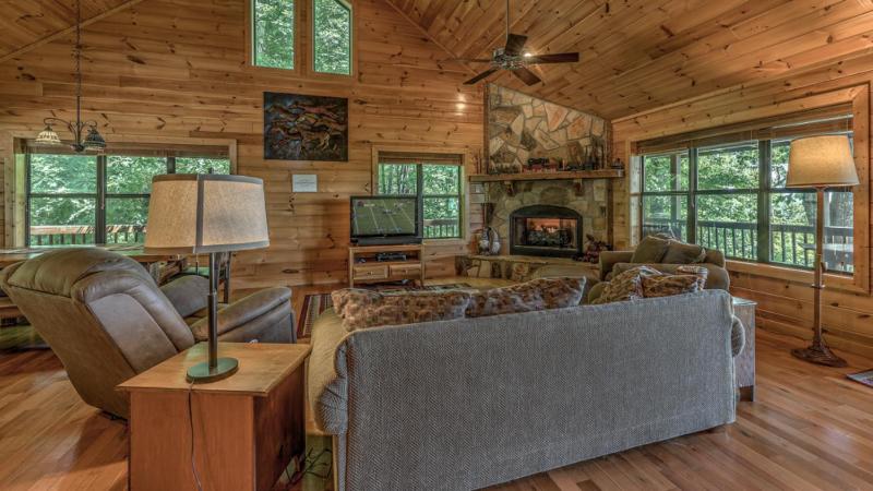 High Country Hideaway- Pet Friendly | Close to Town | Large Hot Tub | Outdoor Fireplace - image 4