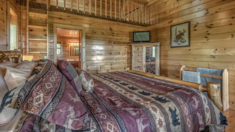 High Country Hideaway- Pet Friendly | Close to Town | Large Hot Tub | Outdoor Fireplace - image 39