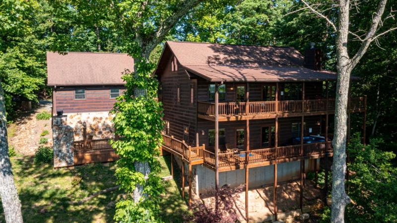 High Country Hideaway- Pet Friendly | Close to Town | Large Hot Tub | Outdoor Fireplace - image 31