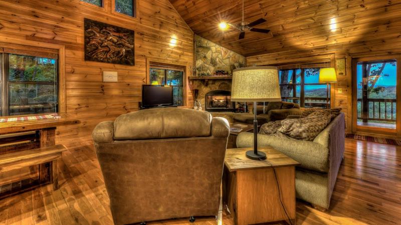 High Country Hideaway- Pet Friendly | Close to Town | Large Hot Tub | Outdoor Fireplace - image 28