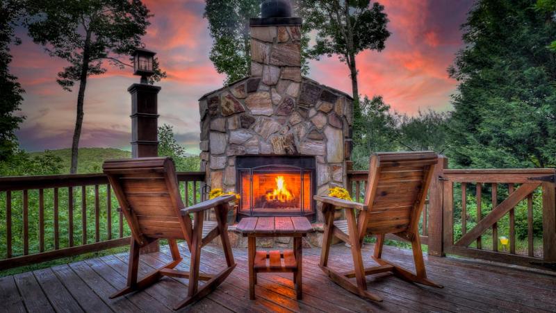 High Country Hideaway- Pet Friendly | Close to Town | Large Hot Tub | Outdoor Fireplace - image 21