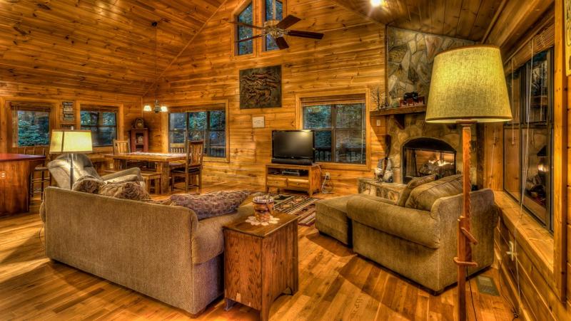 High Country Hideaway- Pet Friendly | Close to Town | Large Hot Tub | Outdoor Fireplace - image 37