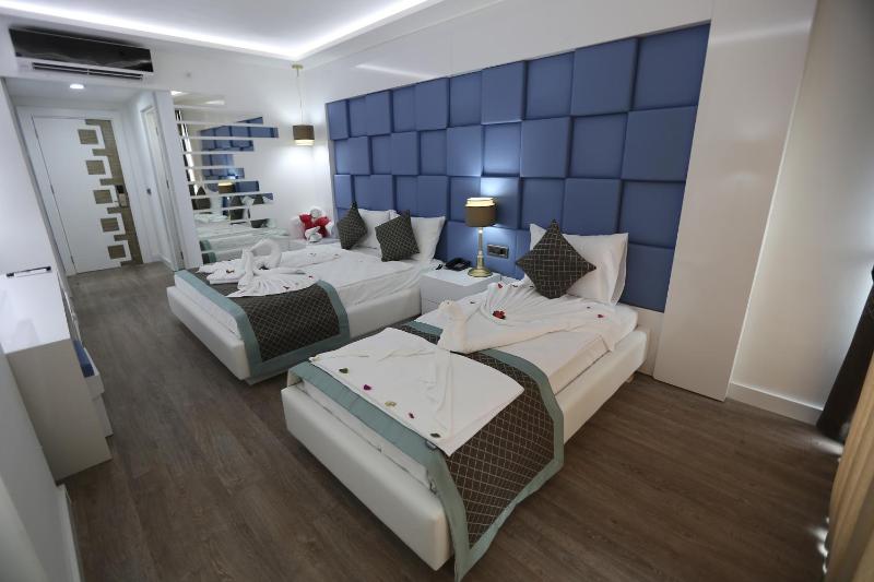 Standard Family Room image 2