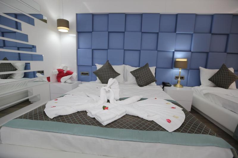 Standard Family Room image 3