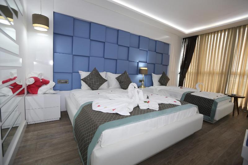 Standard Family Room image 4