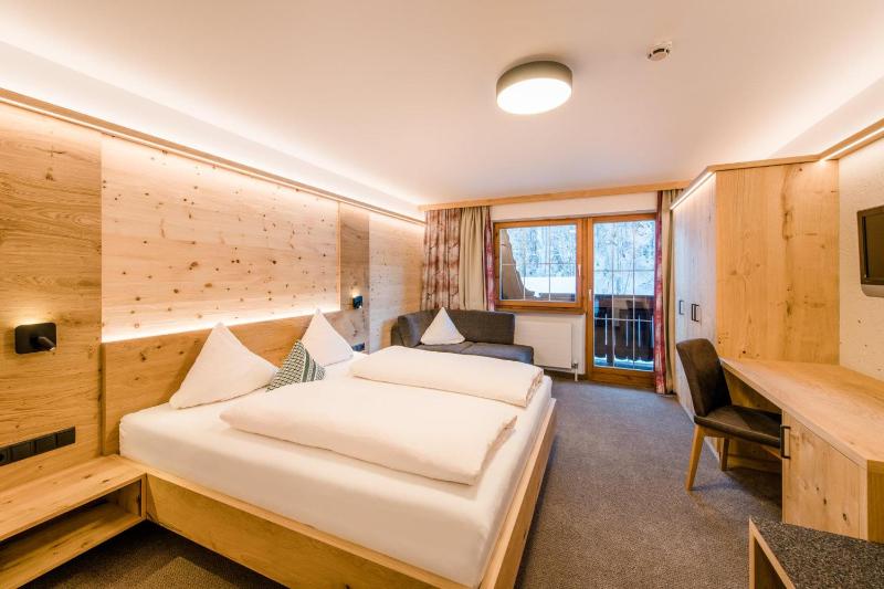 Double Room with Shower image 1