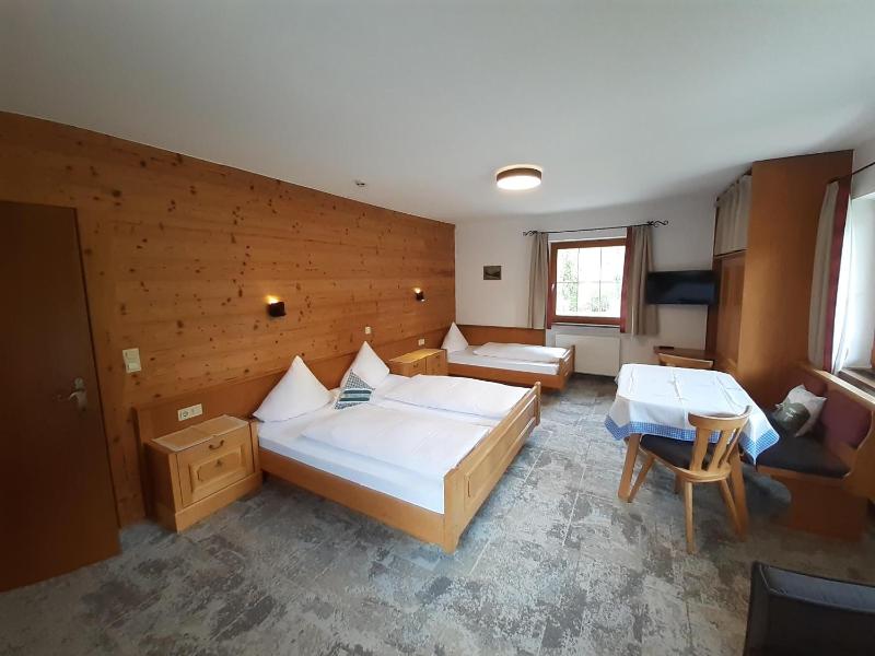 Family Room with Shower image 3