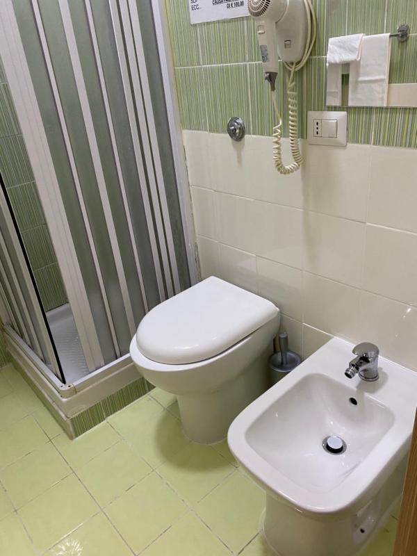 Double Room image 3