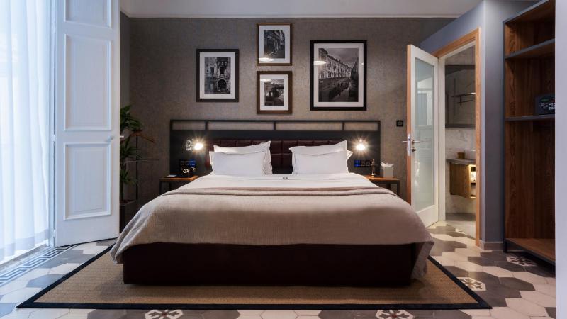 Superior Double Room with City View image 1