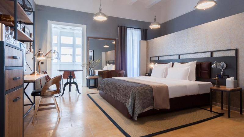 Superior Double Room with City View image 3
