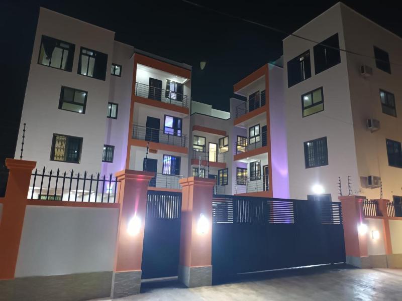 Deluxe 1 Bed Apartment - Wifi Airon Parking - image 9