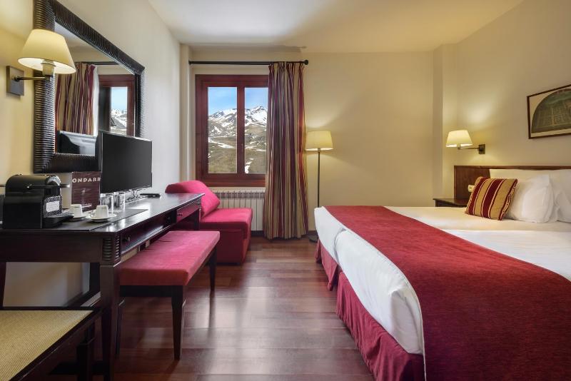 Triple Room (2 Adults + 1 Child) image 1