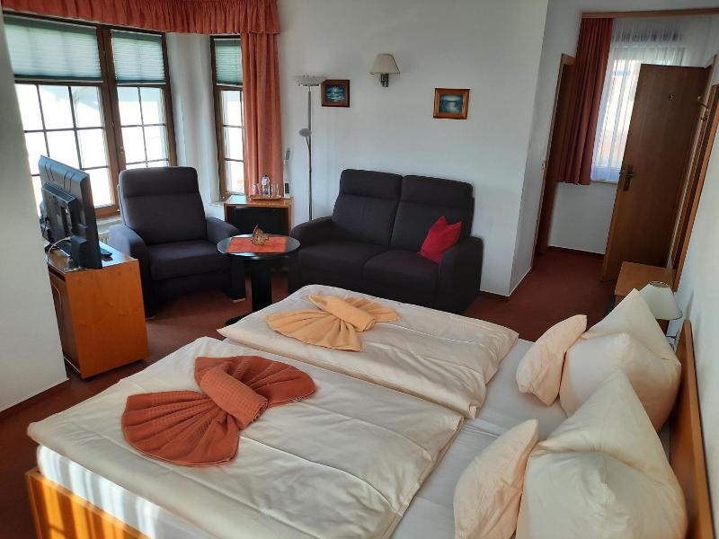 Deluxe Room image 3
