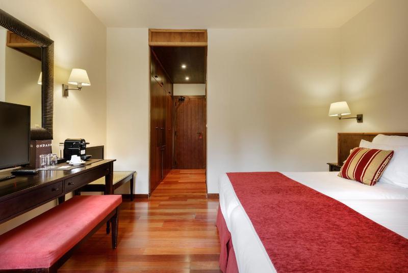 Standard Twin Room image 4