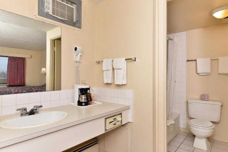 Economy Inn - image 20