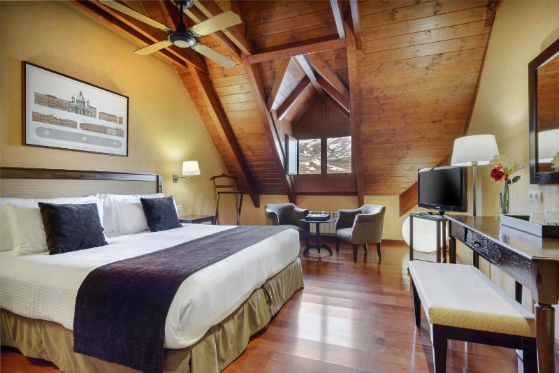 Superior Twin Room image 1