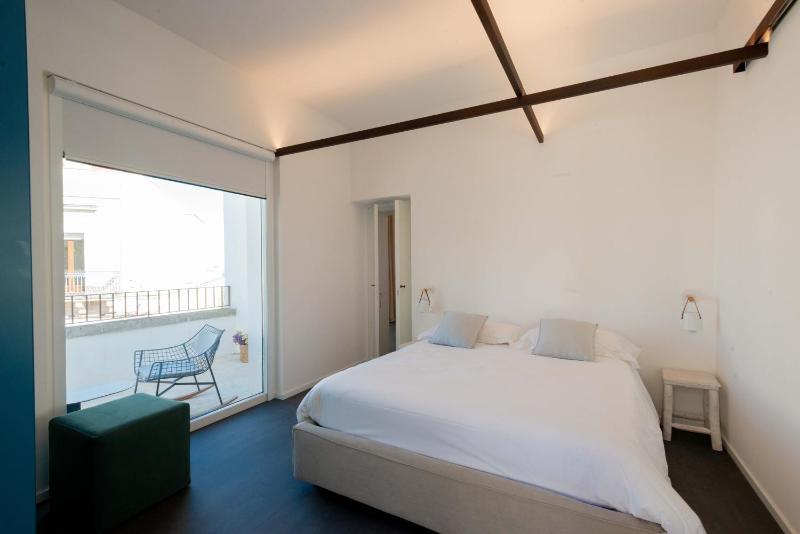 Deluxe Double Room image 2