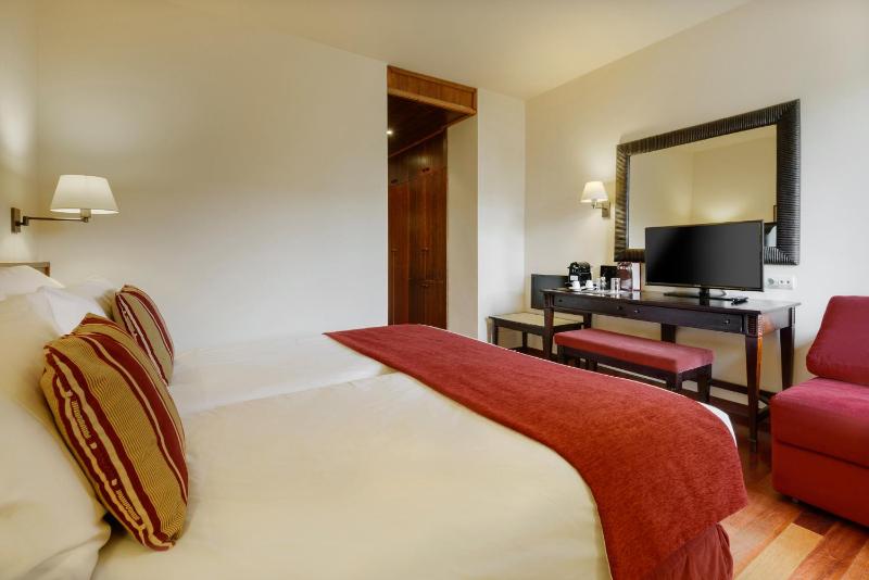 Triple Room (2 Adults + 1 Child) image 3