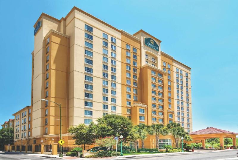 La Quinta Inn & Suites by Wyndham San Antonio Riverwalk - image 22