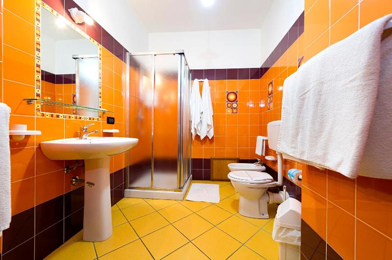 One-Bedroom Apartment image 2