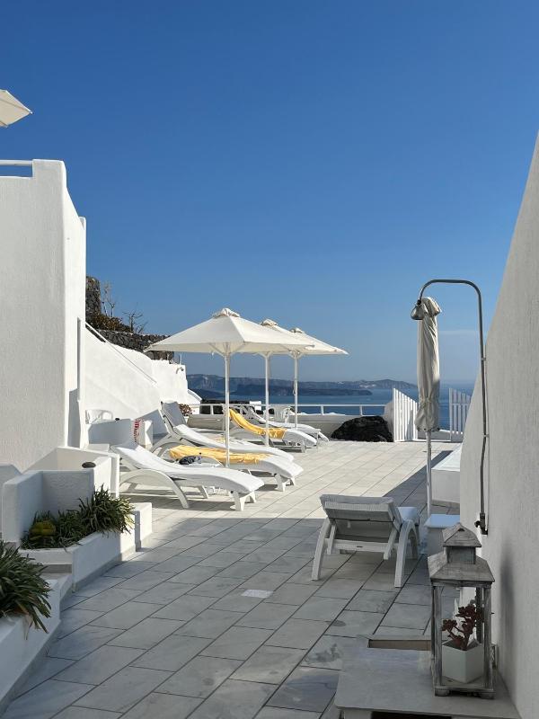 Apartment with Caldera View image 4