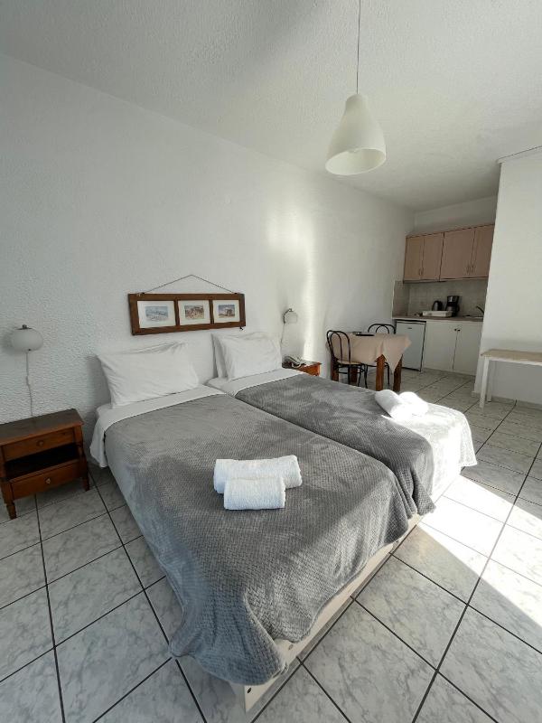 Standard Studio with Balcony image 4