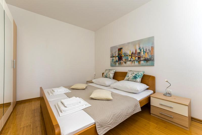 Summer Breeze Pool Apartments - image 12