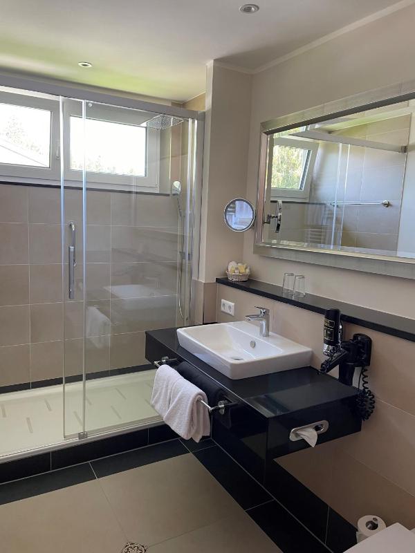 Comfort Double Room with Forrest View image 3