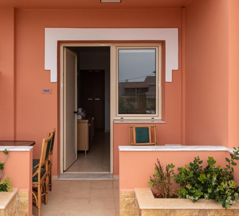 Superior Triple Room image 2