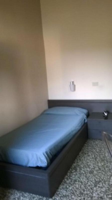 Single Room with Shared Bathroom image 2