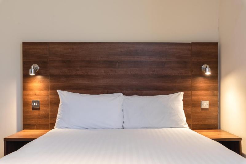 Standard Family Room with One Double and One Single Bed image 2