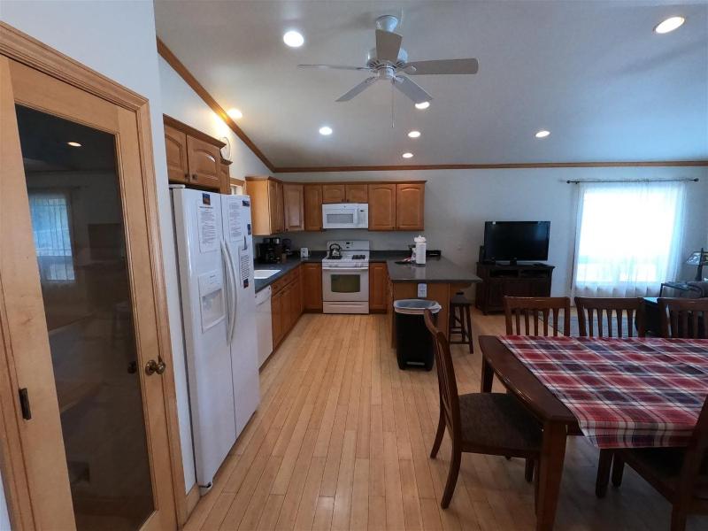 Three-Bedroom Condo image 4