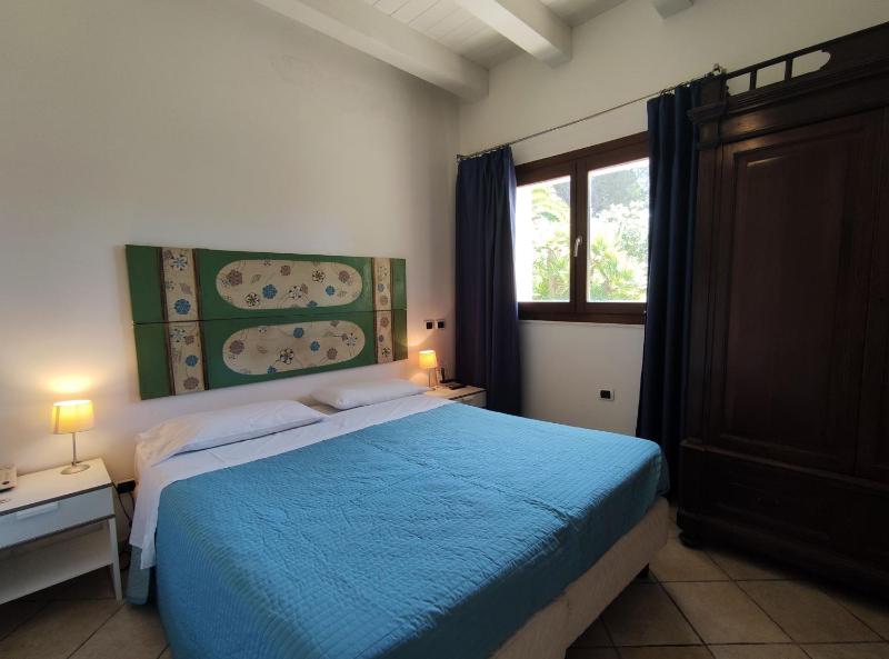 One-Bedroom Apartment image 4