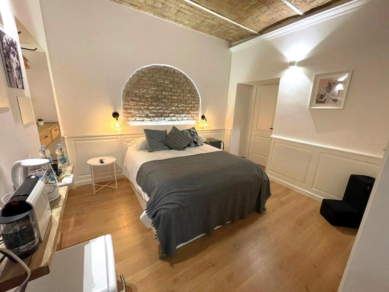 Double Room with Private Bathroom image 2