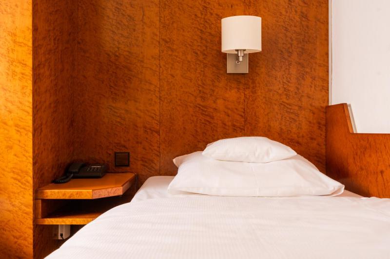 Standard Single Room image 3