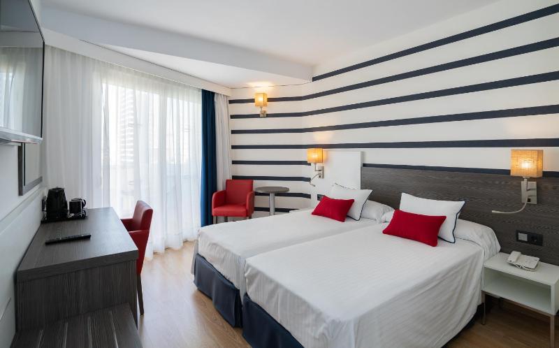 Double Room with Balcony (1 Adult) image 4