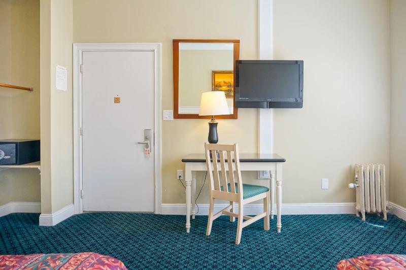 Double Room with Two Double Beds image 2