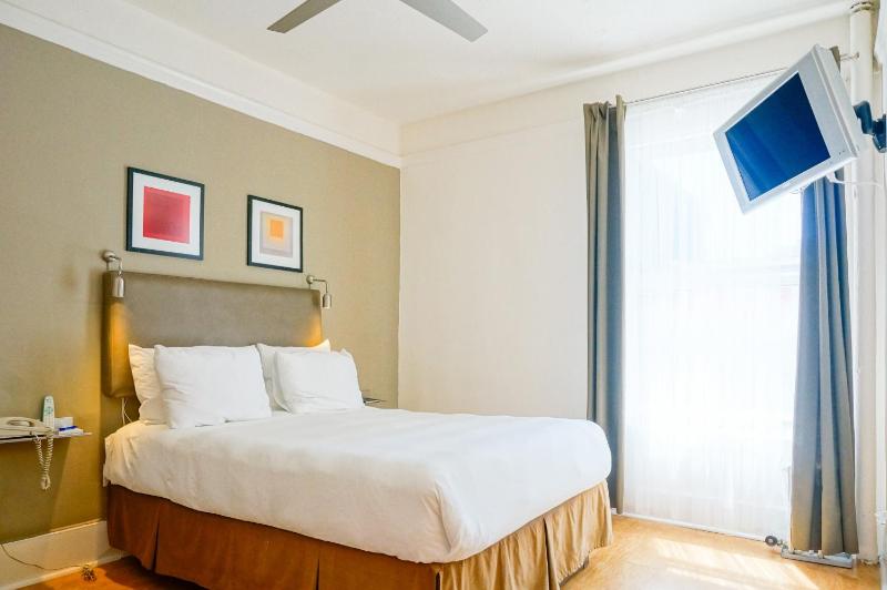 Standard Queen Room image 2
