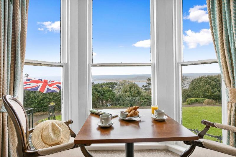 Double Room with Sea View image 3