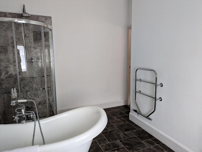 Riverside Apartment image 4