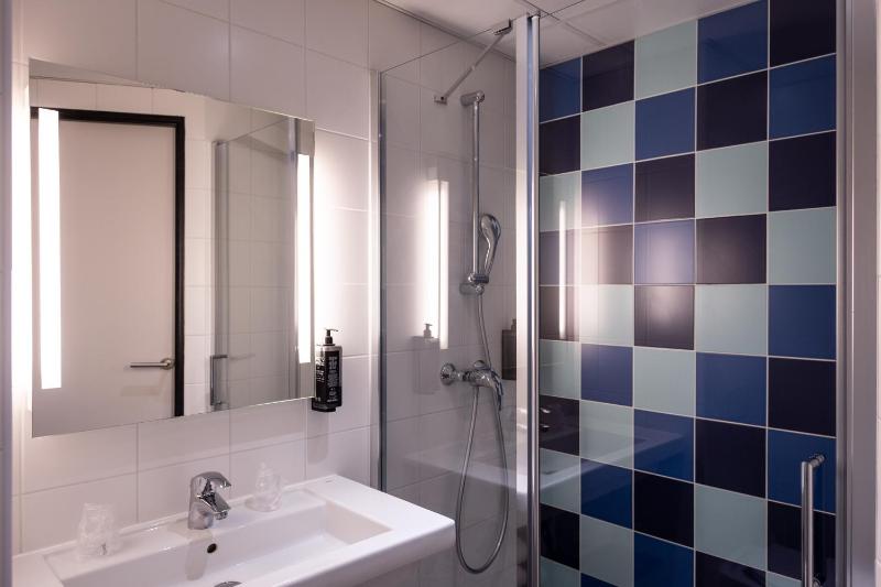 Standard Twin Room image 3
